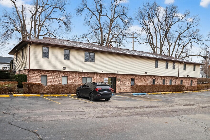 More Photos Of 2501 Plainfield Ave NE, Grand Rapids Medical For Lease