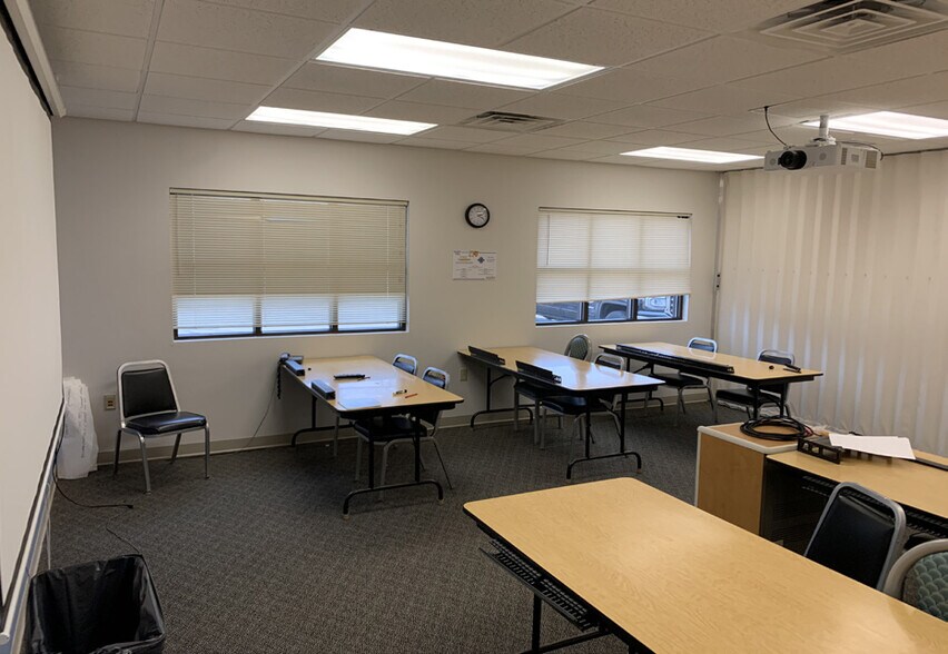 More Photos Of 1301 Cheri Blvd, Marinette Office For Sale