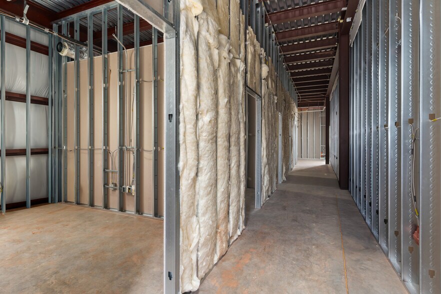 More Photos Of 700 Rod Sullivan Rd, Sanford Airplane Hangar For Lease