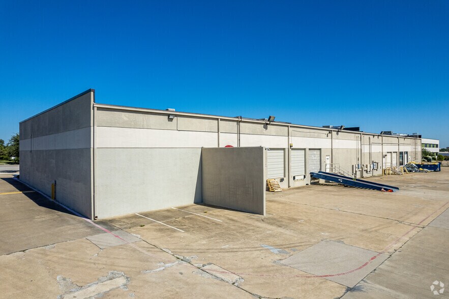 More Photos Of 3130-3136 Skyway Cir S, Irving Light Distribution For Lease