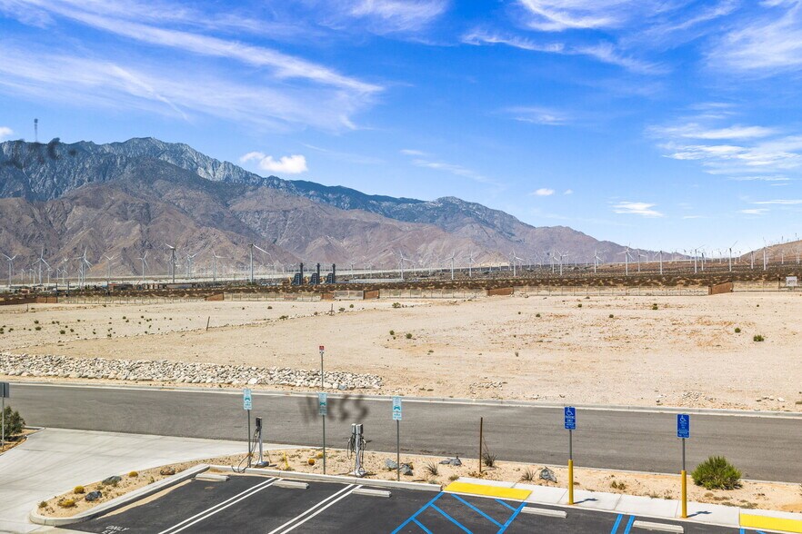 More Photos Of 18194 Blue Dream Crossing, Desert Hot Springs Manufacturing For Sale