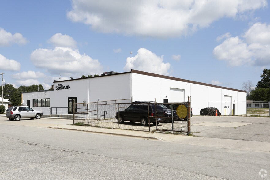 More Photos Of 1100 Maple St, Big Rapids Office For Lease