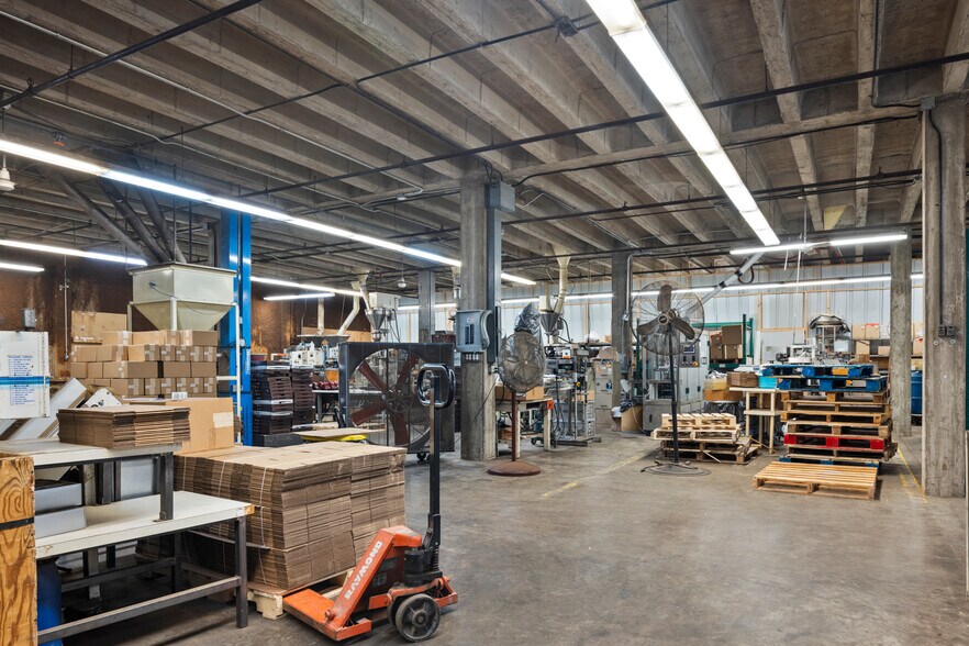 More Photos Of 11 NE 11th St, Oklahoma City Warehouse For Sale