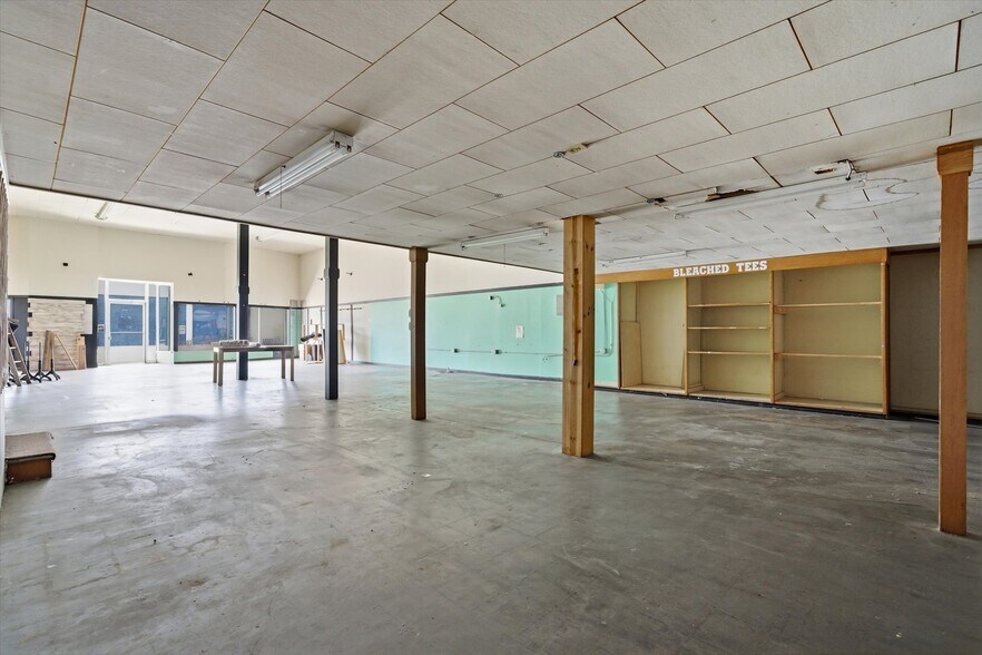 More Photos Of 110 W Frank St, Grand Saline General Retail For Sale