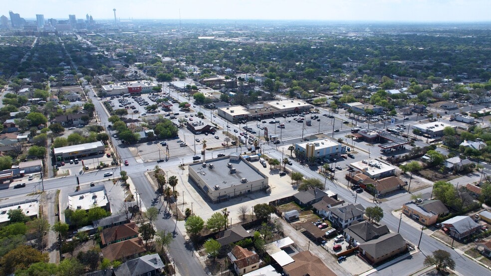 More Photos Of 2902 W Commerce St, San Antonio Freestanding For Sale