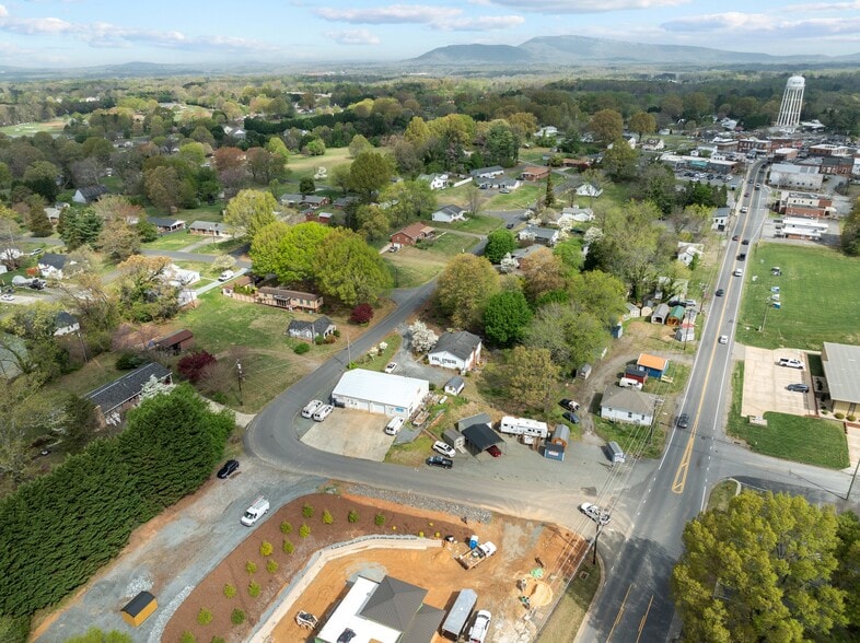 More Photos Of 302 S Main St, King Showroom For Sale