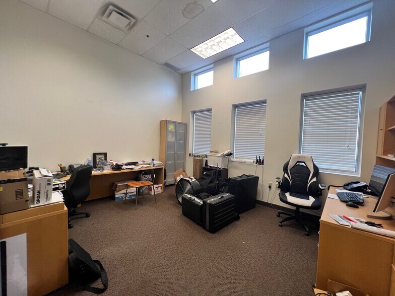 More Photos Of 2222 W Parkside Ln, Phoenix Research And Development For Sale