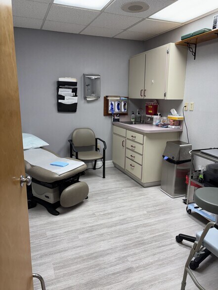 More Photos Of 2400 Harbor Blvd, Port Charlotte Medical For Sale
