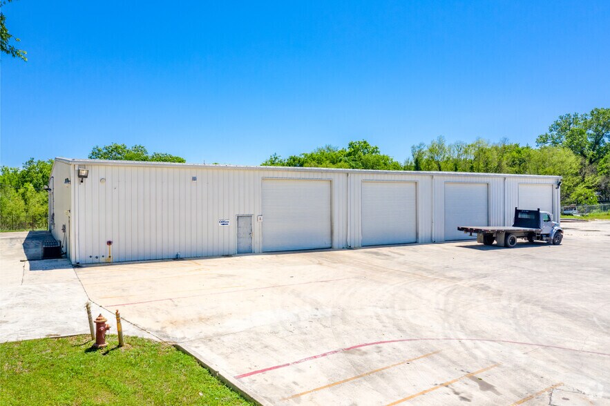 More Photos Of 11618 Nacogdoches Rd, San Antonio Warehouse For Lease