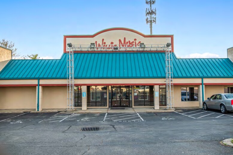 More Photos Of 7567 Mall Rd, Florence Freestanding For Lease