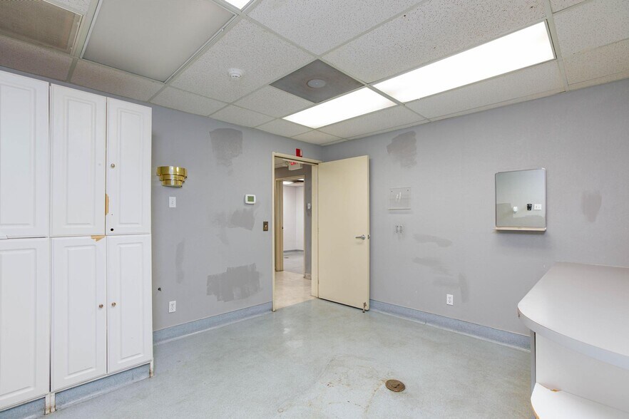 More Photos Of 872 E Sahara Ave, Las Vegas Medical For Lease