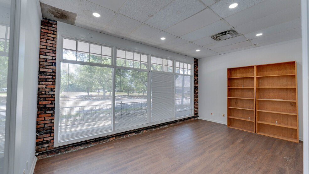 More Photos Of 615 N Main St, Moultrie Flex For Sale