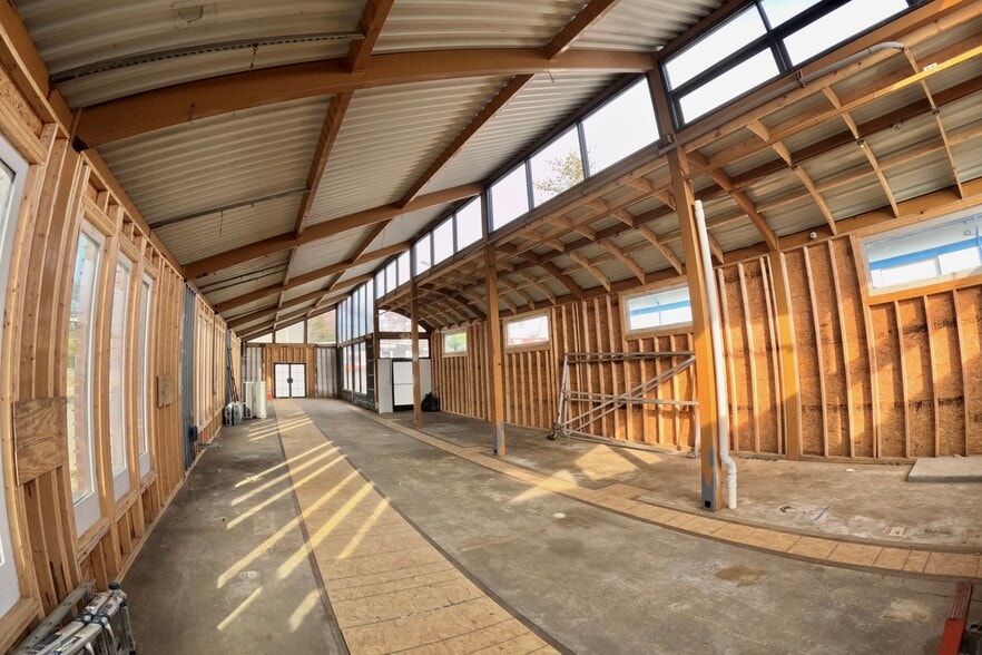 More Photos Of 669 W Main St, Hendersonville General Retail For Sale