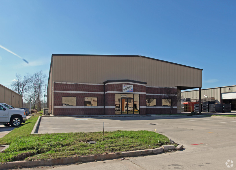 Primary Photo Of 14149 Interdrive W, Houston Warehouse For Lease