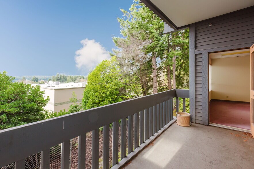More Photos Of 1040 NE Hostmark St, Poulsbo Office For Sale