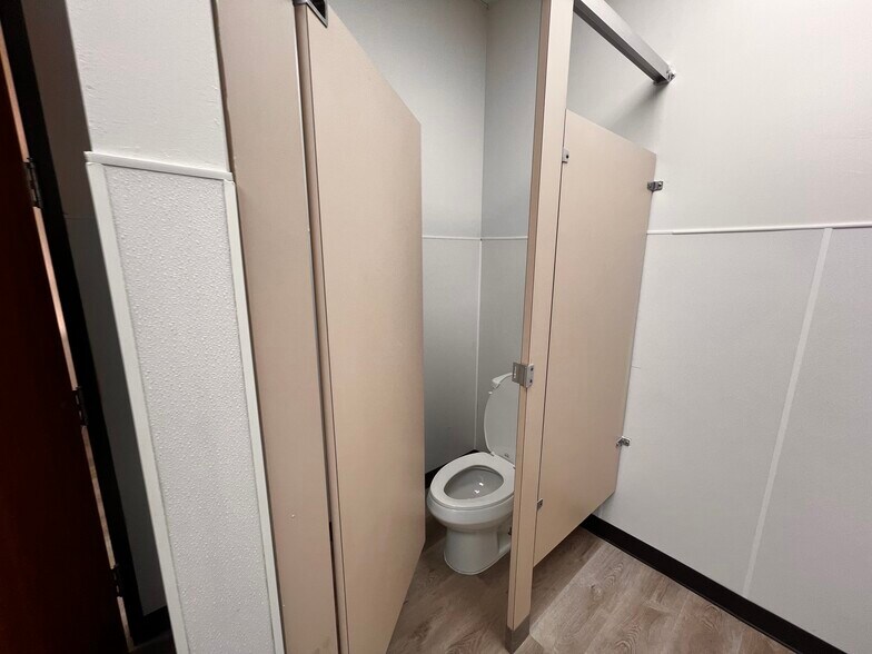 More Photos Of 11950 Alief Clodine Rd, Houston Light Distribution For Lease