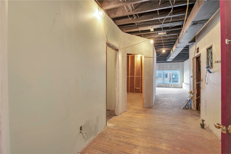 More Photos Of 6 N Saginaw St, Pontiac Storefront Retail Residential For Sale