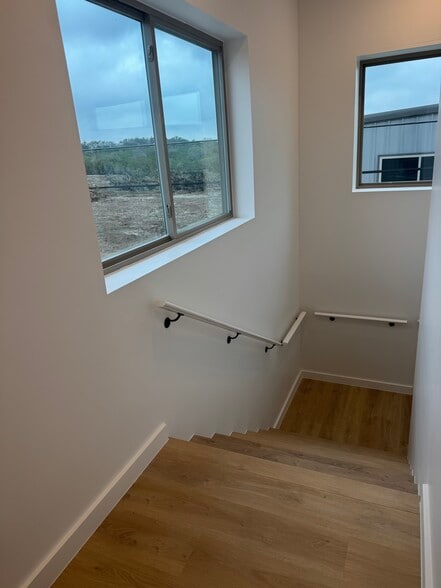 More Photos Of 10020 Darden Hill Rd, Austin Light Distribution For Sale