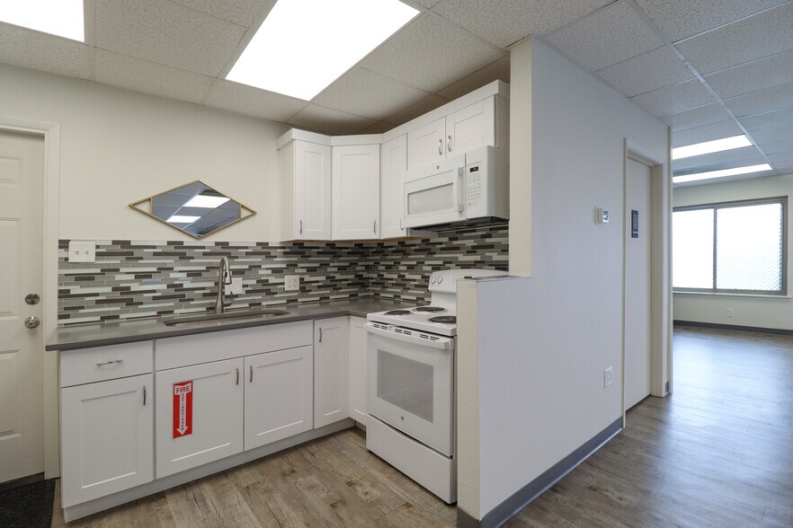 More Photos Of 303 Morrow St, Georgetown Storefront Retail Office For Sale