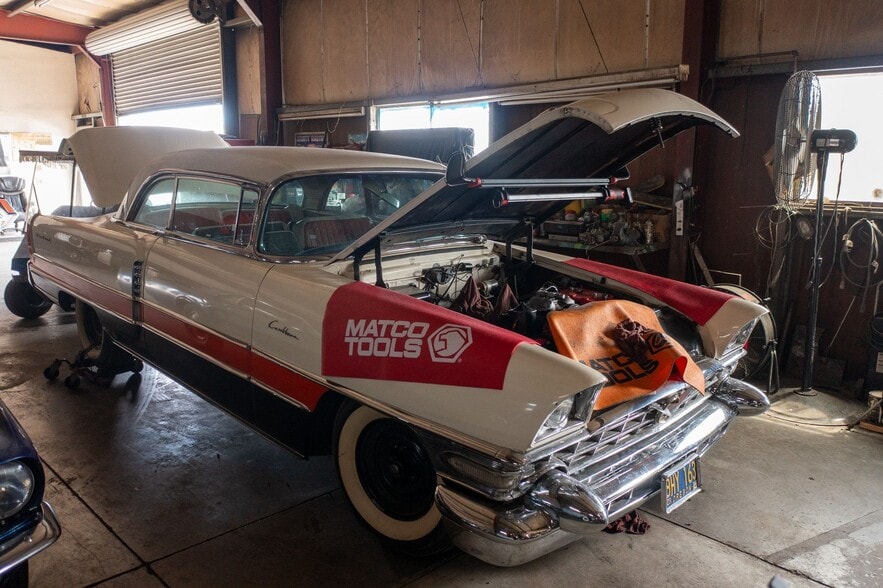 More Photos Of 145 W Oasis Rd, Palm Springs Service For Sale