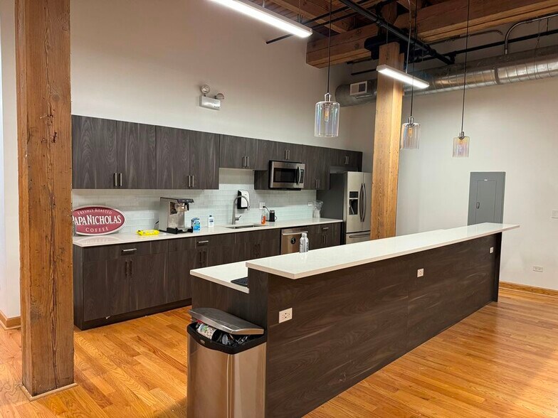 More Photos Of 1750 W Fulton St, Chicago Loft Creative Space For Lease
