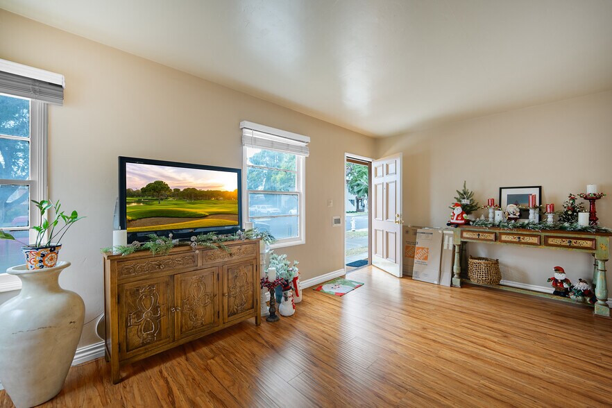 More Photos Of 833 N Lacy St, Santa Ana Apartments For Sale