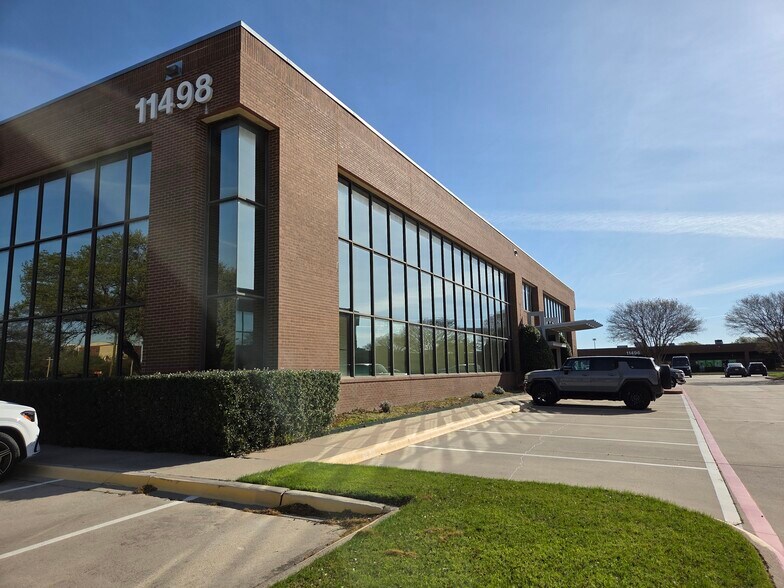 Primary Photo Of 11498 Luna Rd, Farmers Branch Office For Lease