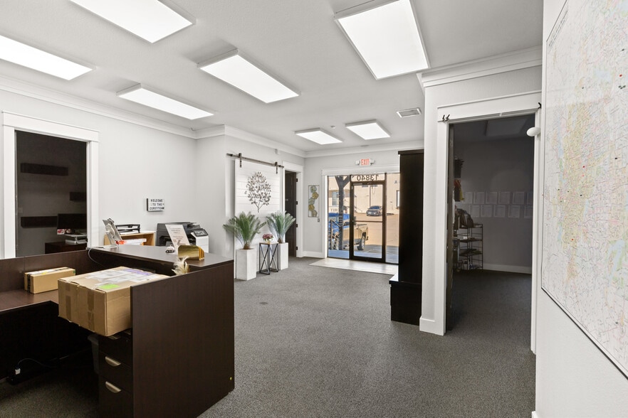 More Photos Of 13840 Denton Dr, Farmers Branch Warehouse For Sale