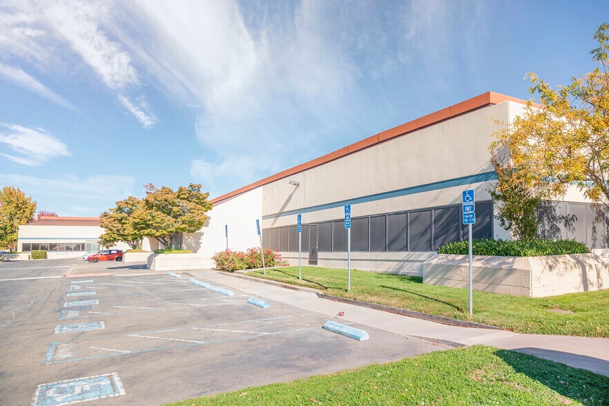 More Photos Of 201 N Sunrise Ave, Roseville Research And Development For Sale