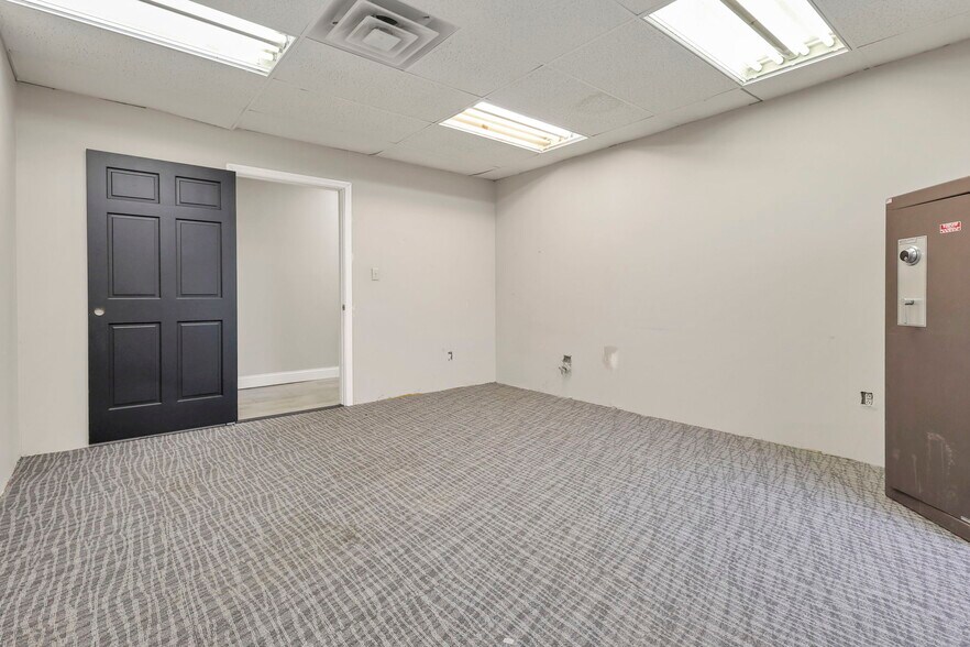 More Photos Of 2844 E River Rd, Dayton Office For Sale