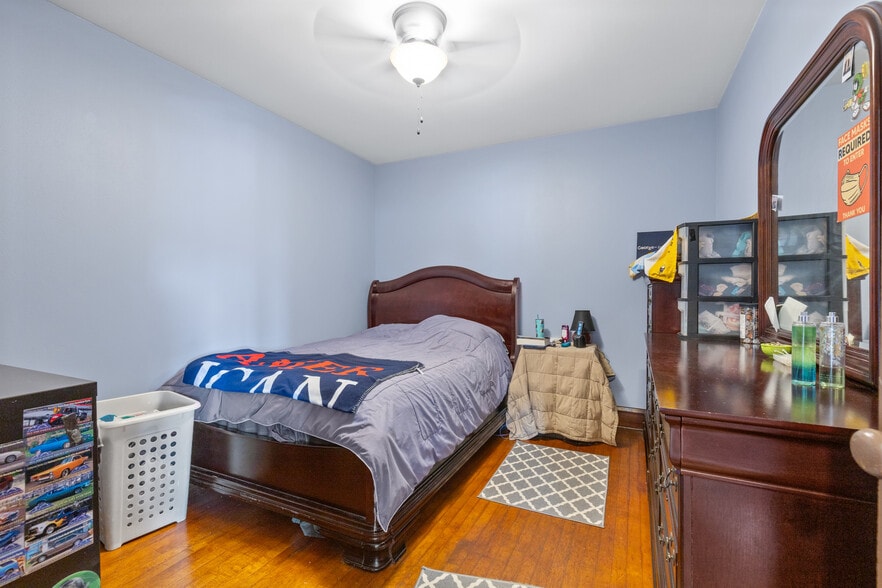 More Photos Of 2703 S Chicago Ave, South Milwaukee General Retail For Sale