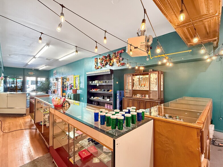 More Photos Of 342 Main St, Delta General Retail For Sale