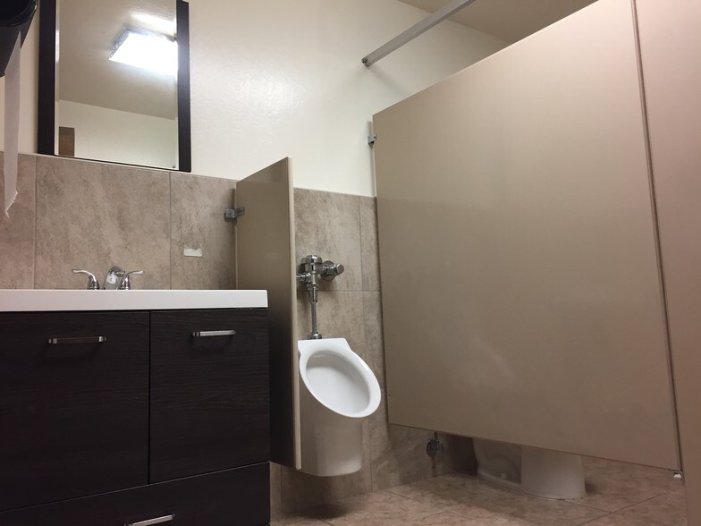 More Photos Of 1350-1362 Ridder Park Dr, San Jose Showroom For Lease