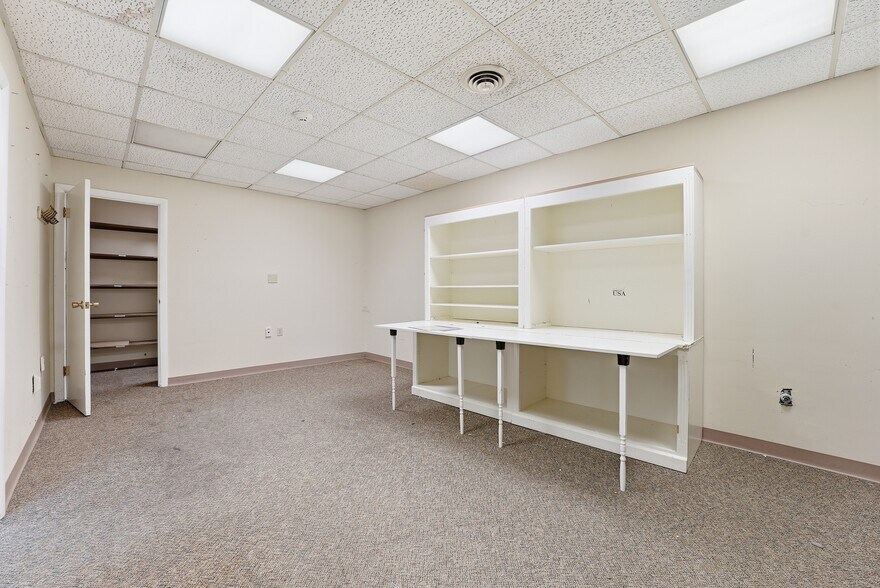 More Photos Of 24 Clifton St, Westfield Office For Sale