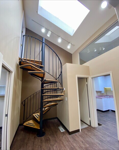 More Photos Of 333 NW 3rd Ave, Canby Office For Lease