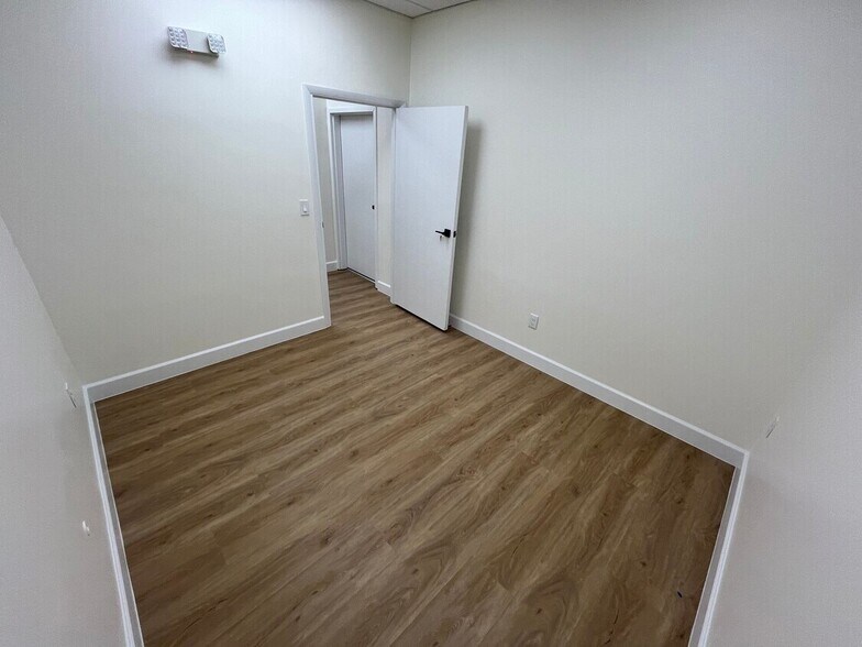 More Photos Of 10220 W State Road 84, Davie Flex For Lease