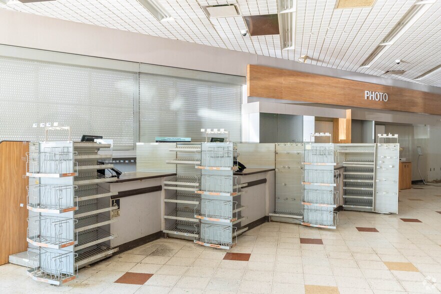 More Photos Of 222 S Main St, Orrville Drugstore For Sale