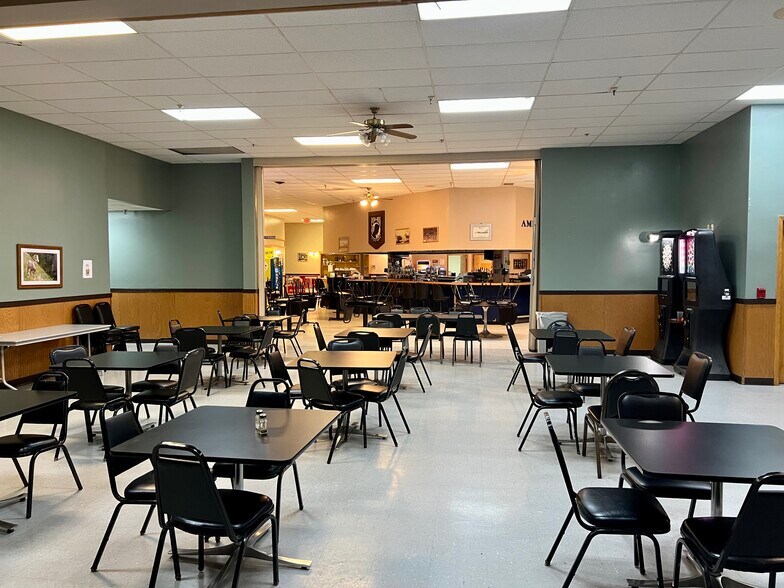 More Photos Of 1009 Central Ave NW, East Grand Forks General Retail For Sale