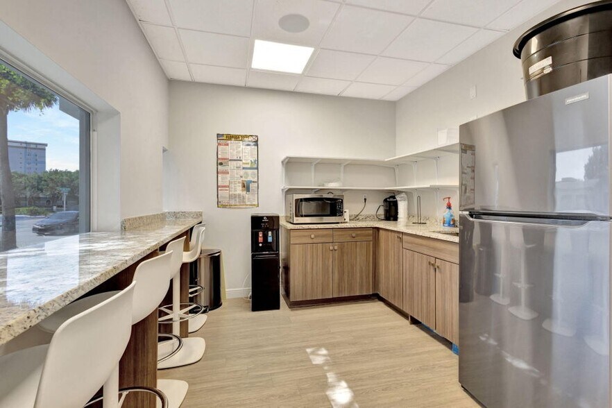 More Photos Of 402 SE 6th Ave, Delray Beach Medical For Sale