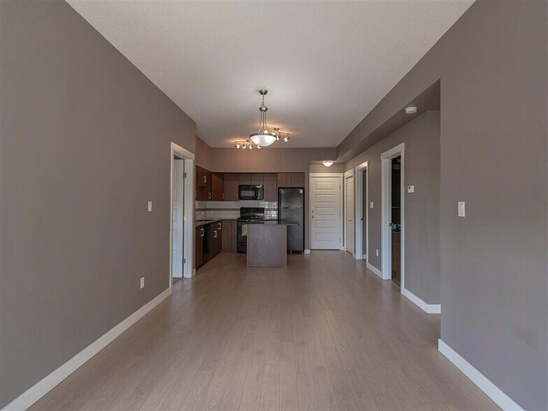 More Photos Of 8140 102 St NW, Edmonton Apartments For Lease