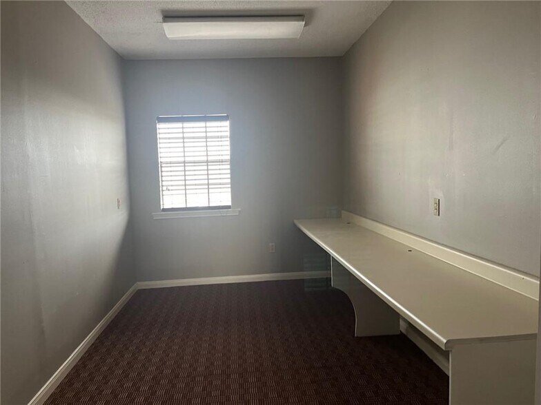 More Photos Of 5021 Fairfield St, Metairie Office For Sale