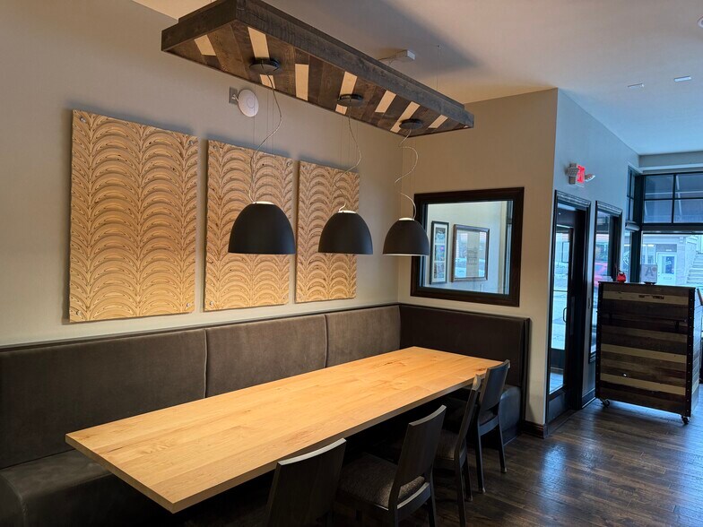 More Photos Of 1016-1024 E Brady St, Milwaukee Apartments For Lease