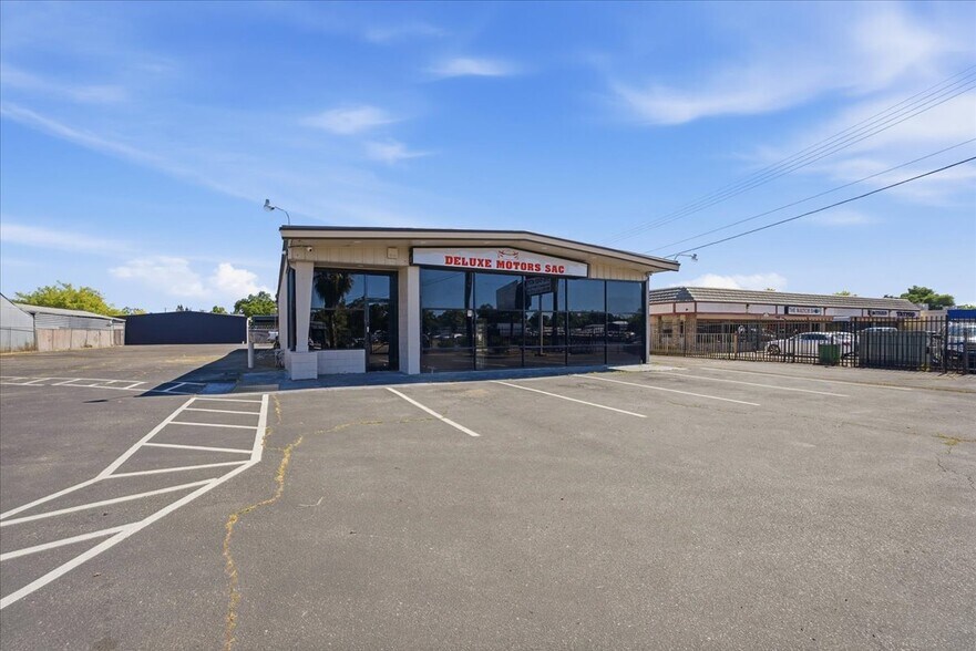 More Photos Of 4554 Auburn Blvd, Sacramento Auto Dealership For Sale