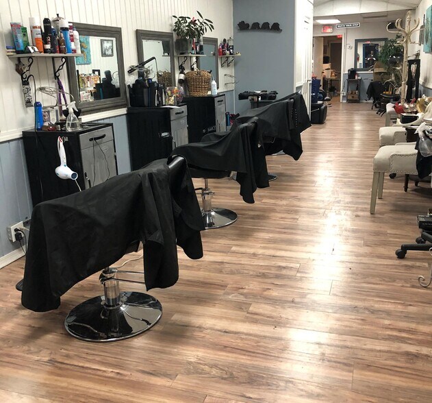 More Photos Of 117 W State St, Geneva Storefront Retail Office For Lease