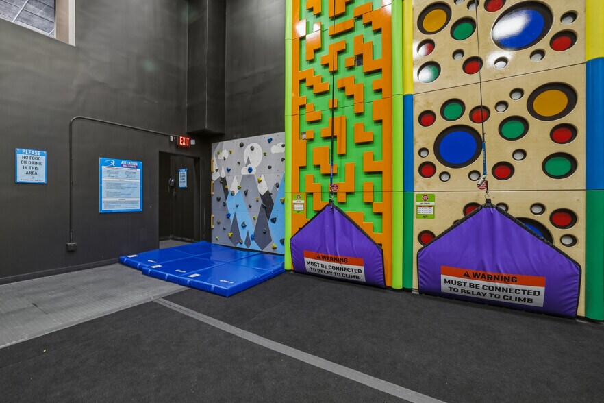 More Photos Of 1199 Silas Deane Hwy, Wethersfield General Retail For Lease