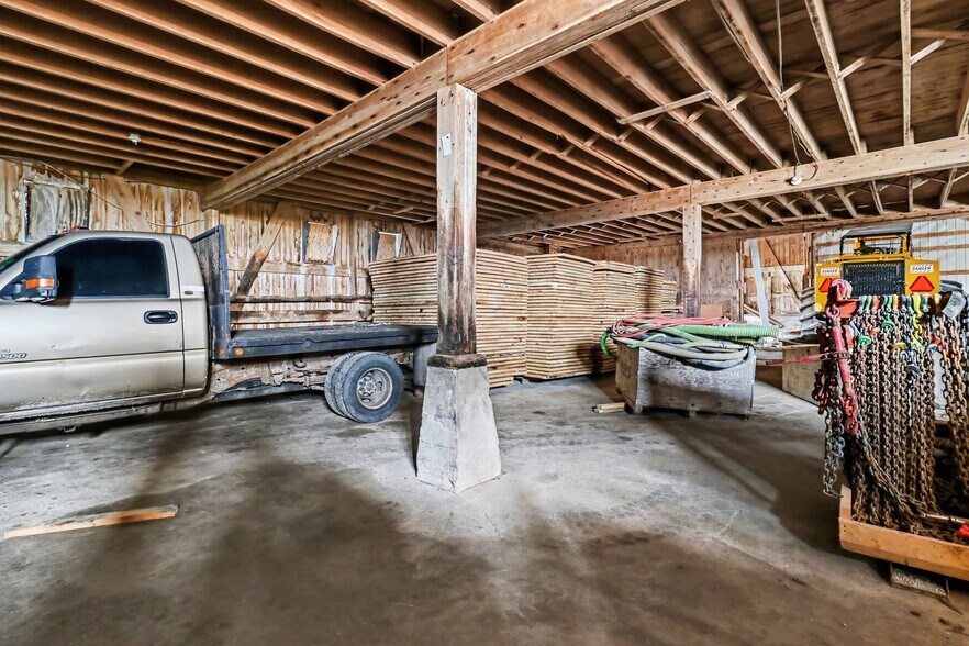More Photos Of 4685 W US Route 20, Gibsonburg Light Distribution For Sale