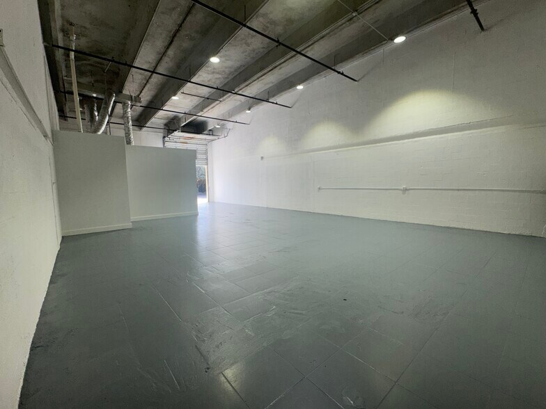 More Photos Of 9450 NW 58th St, Miami Warehouse For Lease