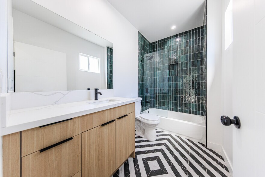 More Photos Of 2847 S Victoria Ave, Los Angeles Multifamily For Sale