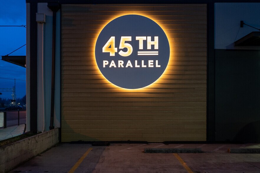 More Photos Of 2195 Hyacinth St NE, Salem Flex For Lease