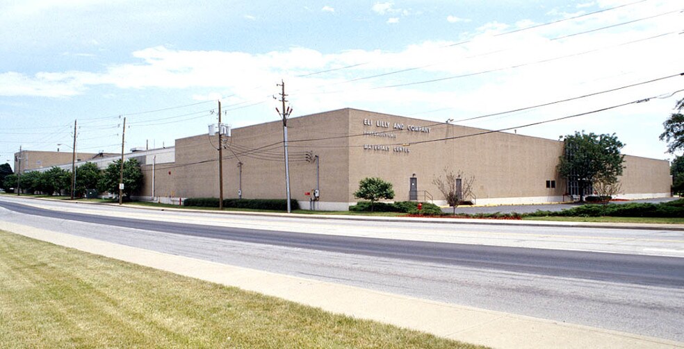 More Photos Of 1301 S White River Pky E, Indianapolis Warehouse For Lease